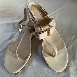 Cole Hahn Bow Sandal. Size 8.